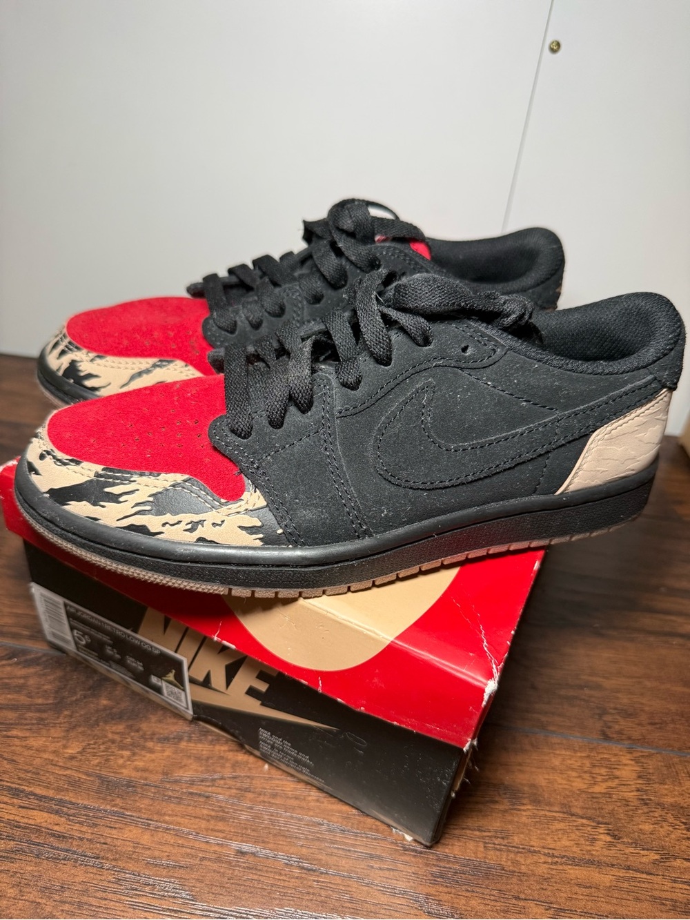 Nike Jordan 1 Retro Low OG SP Box — Black, Red & Tan